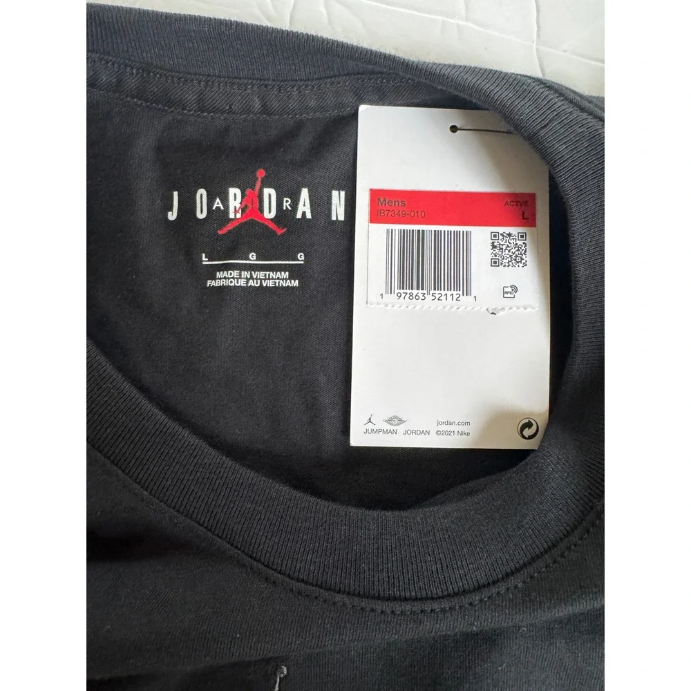 Jordan T-Shirt NWT Mens Large Black IB7349-010 Jumpman AJ1 Chicago Graphic Tee